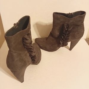 Forever 21 Gray Suede size 10 Ankle boots